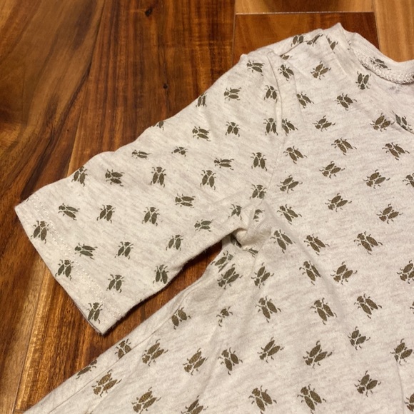 Girl’s Size 4 Cotton Cream Swing Dress Covered in Little Gold Flies -EUC - Picture 4 of 5